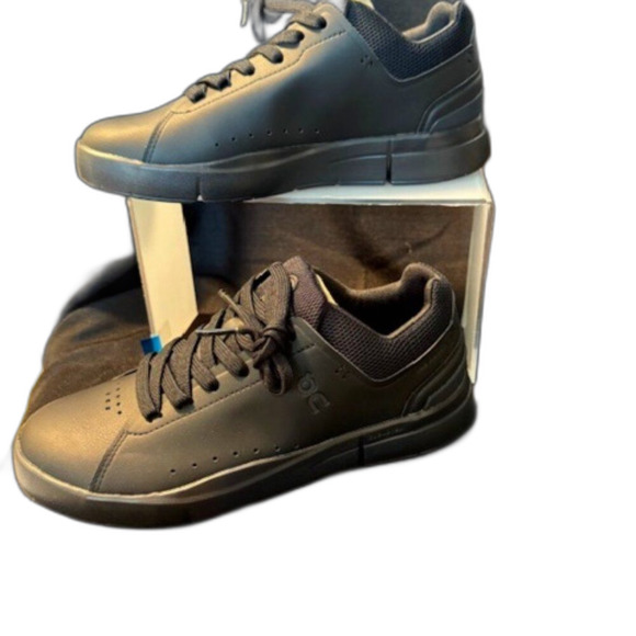 On Cloud Women's Sneakers The Roger All Black Sz 7W - Picture 1 of 5